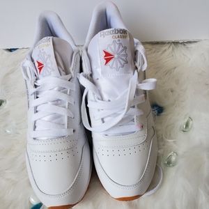 Woman white sneakers